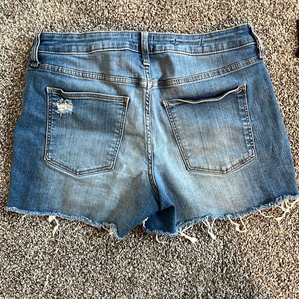 Universal Thread Shorts - Picture 3 of 3